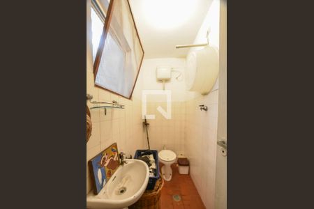 Casa à venda com 300m², 3 quartos e 2 vagasBanheiro de Serviços