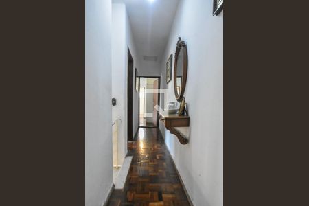 Casa à venda com 300m², 3 quartos e 2 vagasCorredor