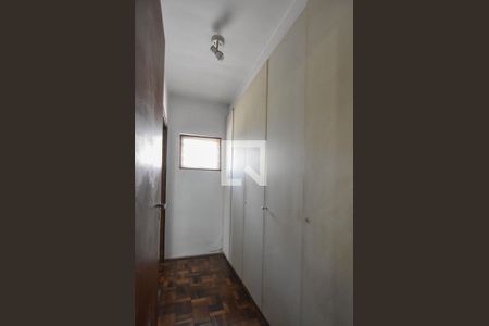 Casa à venda com 300m², 3 quartos e 2 vagasCloset Suíte 01