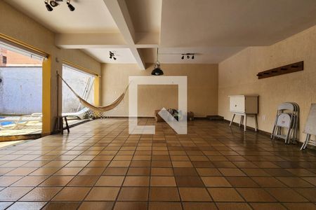 Casa à venda com 500m², 4 quartos e 6 vagas Casa à venda com 500m², 4 quartos e 6 vagasSalão de Festas