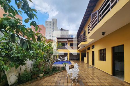 Casa à venda com 500m², 4 quartos e 6 vagas Casa à venda com 500m², 4 quartos e 6 vagasQuintal