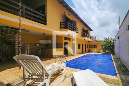 Casa à venda com 500m², 4 quartos e 6 vagas Casa à venda com 500m², 4 quartos e 6 vagasPiscina