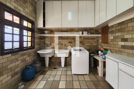 Casa à venda com 500m², 4 quartos e 6 vagas Casa à venda com 500m², 4 quartos e 6 vagasÁrea de Serviço