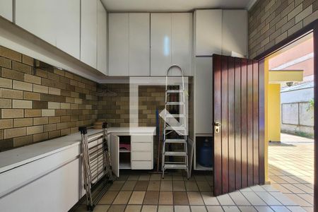 Casa à venda com 500m², 4 quartos e 6 vagas Casa à venda com 500m², 4 quartos e 6 vagasÁrea de Serviço