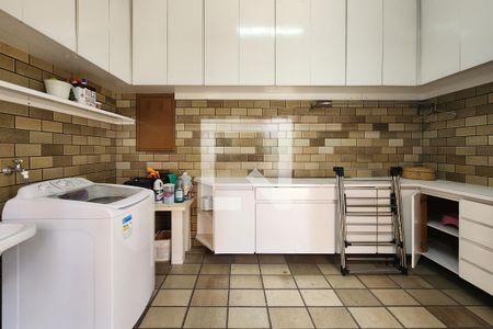 Casa à venda com 500m², 4 quartos e 6 vagas Casa à venda com 500m², 4 quartos e 6 vagasÁrea de Serviço