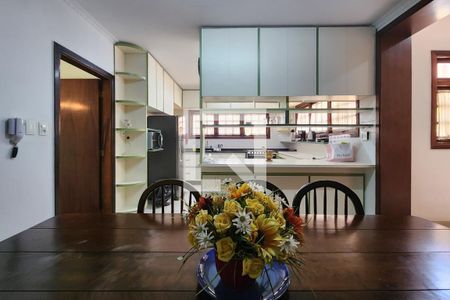 Casa à venda com 500m², 4 quartos e 6 vagas Casa à venda com 500m², 4 quartos e 6 vagasCozinha