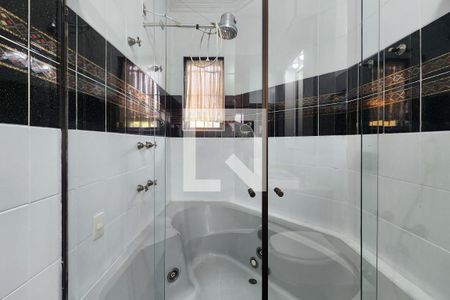 Casa à venda com 500m², 4 quartos e 6 vagas Casa à venda com 500m², 4 quartos e 6 vagasBanheiro da Suíte 1