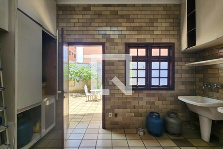 Casa à venda com 500m², 4 quartos e 6 vagas Casa à venda com 500m², 4 quartos e 6 vagasÁrea de Serviço