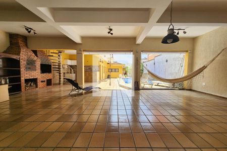 Casa à venda com 500m², 4 quartos e 6 vagas Casa à venda com 500m², 4 quartos e 6 vagasSalão de Festas