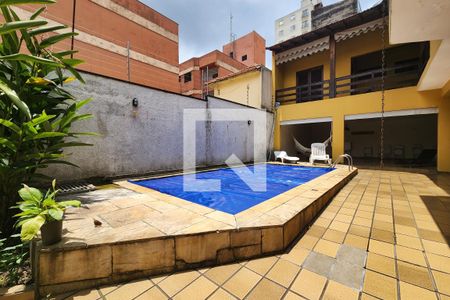 Casa à venda com 500m², 4 quartos e 6 vagas Casa à venda com 500m², 4 quartos e 6 vagasPiscina