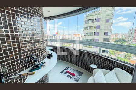 Apartamento para alugar com 400m², 5 quartos e 5 vagasSuíte 3 Varanda