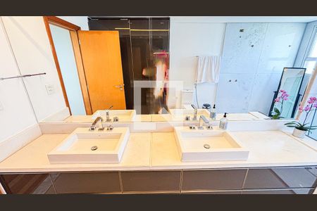 Apartamento para alugar com 400m², 5 quartos e 5 vagasBanheiro da Suíte 2