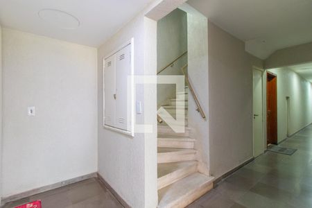 Apartamento para alugar com 68m², 2 quartos e 1 vagaEscada