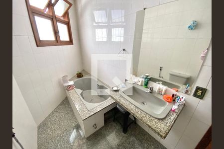 Casa à venda com 340m², 6 quartos e 4 vagas