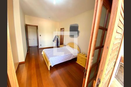 Casa à venda com 340m², 6 quartos e 4 vagas