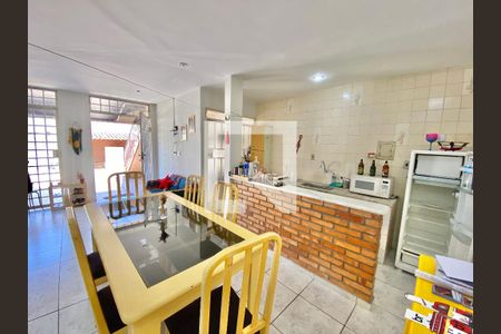 Casa à venda com 340m², 6 quartos e 4 vagas