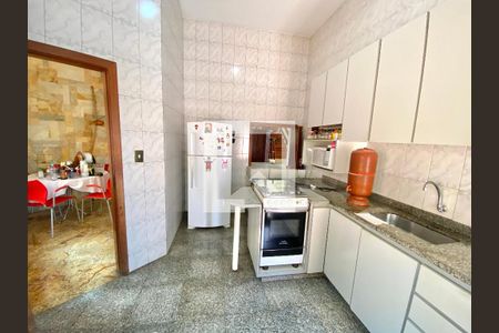 Casa à venda com 340m², 6 quartos e 4 vagas