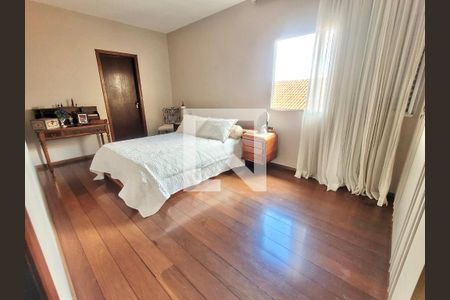 Casa à venda com 367m², 5 quartos e 7 vagas