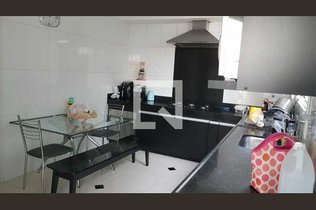 Casa à venda com 281m², 4 quartos e 4 vagas