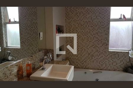 Casa à venda com 281m², 4 quartos e 4 vagas