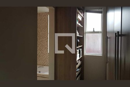 Casa à venda com 281m², 4 quartos e 4 vagas