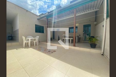 Casa à venda com 269m², 5 quartos e 1 vaga