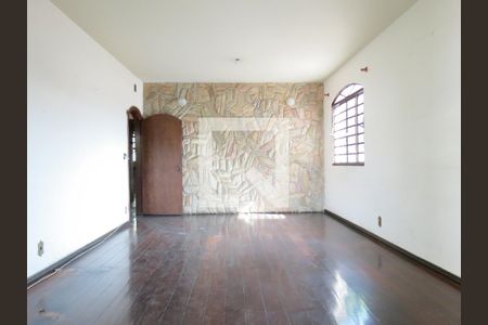 Casa à venda com 6 quartos, 341m² em Carlos Prates, Belo Horizonte