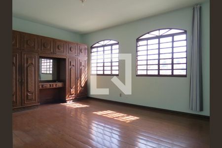 Casa à venda com 6 quartos, 341m² em Carlos Prates, Belo Horizonte