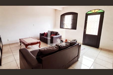 Casa à venda com 236m², 3 quartos e 4 vagas