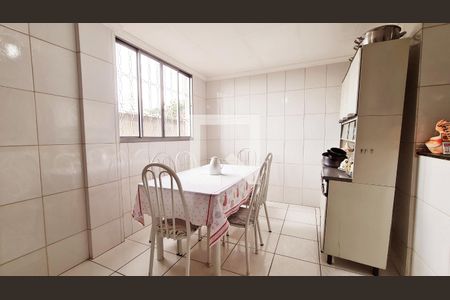 Casa à venda com 236m², 3 quartos e 4 vagas