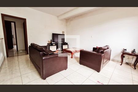 Casa à venda com 236m², 3 quartos e 4 vagas