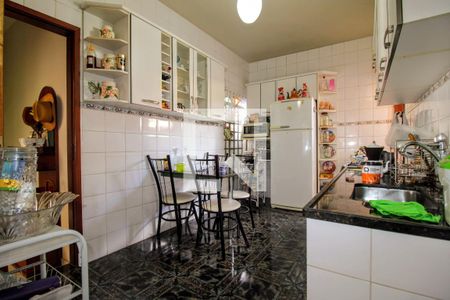 Casa à venda com 3 quartos, 314m² em Santo André, Belo Horizonte