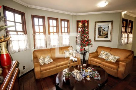 Casa à venda com 4 quartos, 343m² em João Pinheiro, Belo Horizonte