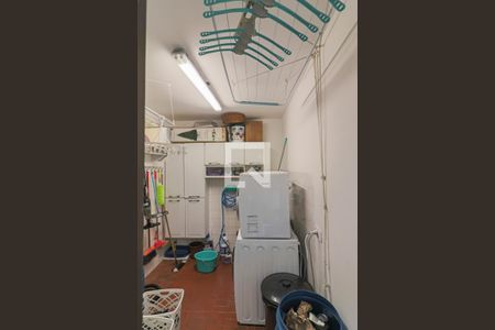 Casa à venda com 180m², 4 quartos e 2 vagas Casa à venda com 180m², 4 quartos e 2 vagasLavanderia