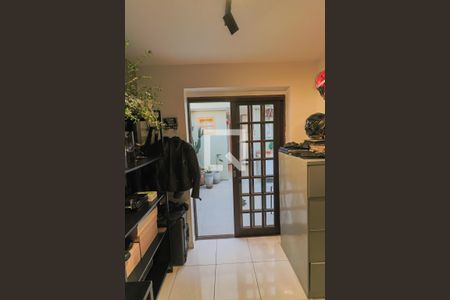 Casa à venda com 180m², 4 quartos e 2 vagas Casa à venda com 180m², 4 quartos e 2 vagasEscritorio / Quarto 4