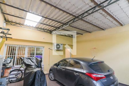 Casa à venda com 180m², 4 quartos e 2 vagas Casa à venda com 180m², 4 quartos e 2 vagasGaragem