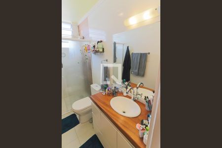 Casa à venda com 180m², 4 quartos e 2 vagas Casa à venda com 180m², 4 quartos e 2 vagasBanheiro