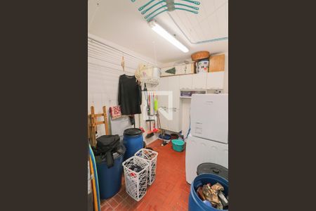 Casa à venda com 180m², 4 quartos e 2 vagas Casa à venda com 180m², 4 quartos e 2 vagasLavanderia