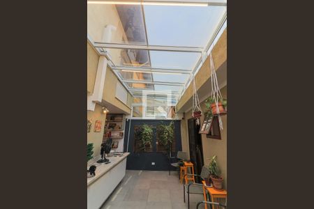 Casa à venda com 180m², 4 quartos e 2 vagas Casa à venda com 180m², 4 quartos e 2 vagasQuintal