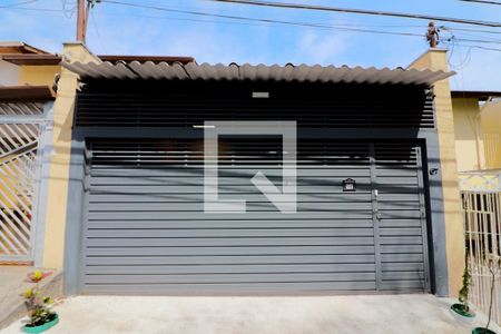 Casa à venda com 180m², 4 quartos e 2 vagas Casa à venda com 180m², 4 quartos e 2 vagasFachada