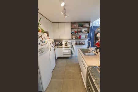 Casa à venda com 180m², 4 quartos e 2 vagas Casa à venda com 180m², 4 quartos e 2 vagasCozinha