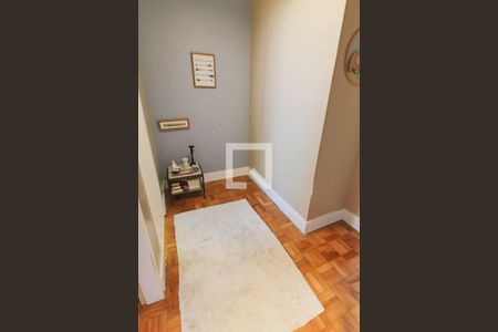 Casa à venda com 180m², 4 quartos e 2 vagas Casa à venda com 180m², 4 quartos e 2 vagasCorredor Quartos