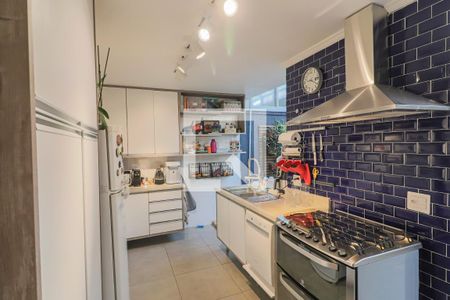 Casa à venda com 180m², 4 quartos e 2 vagas Casa à venda com 180m², 4 quartos e 2 vagasCozinha