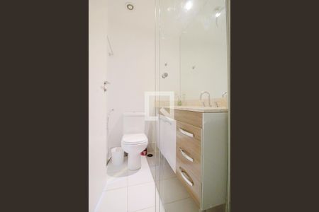 Apartamento à venda com 68m², 2 quartos e 2 vagas Apartamento à venda com 68m², 2 quartos e 2 vagasBanheiro da Suíte