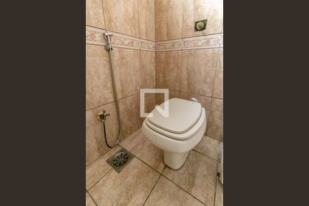 Casa para alugar com 250m², 5 quartos e 2 vagasBanheiro Social