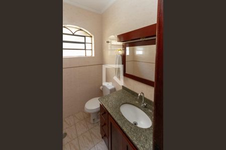 Casa à venda com 130m², 3 quartos e 2 vagasBanheiro