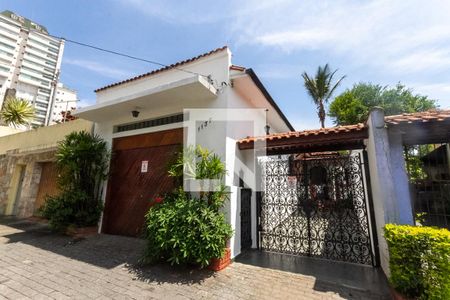 Casa à venda com 130m², 3 quartos e 2 vagasFachada