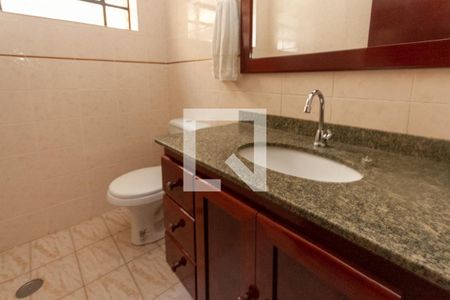 Casa à venda com 130m², 3 quartos e 2 vagasBanheiro