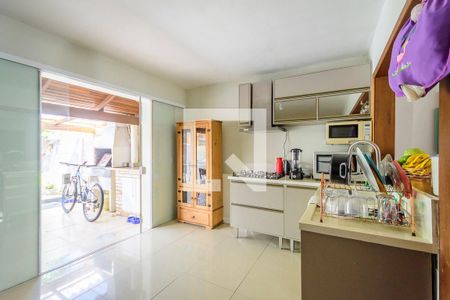 Casa à venda com 105m², 2 quartos e 2 vagas Casa à venda com 105m², 2 quartos e 2 vagasCozinha