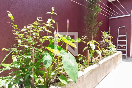 Casa à venda com 225m², 5 quartos e 1 vaga Casa à venda com 225m², 5 quartos e 1 vagaLavanderia/Jardim